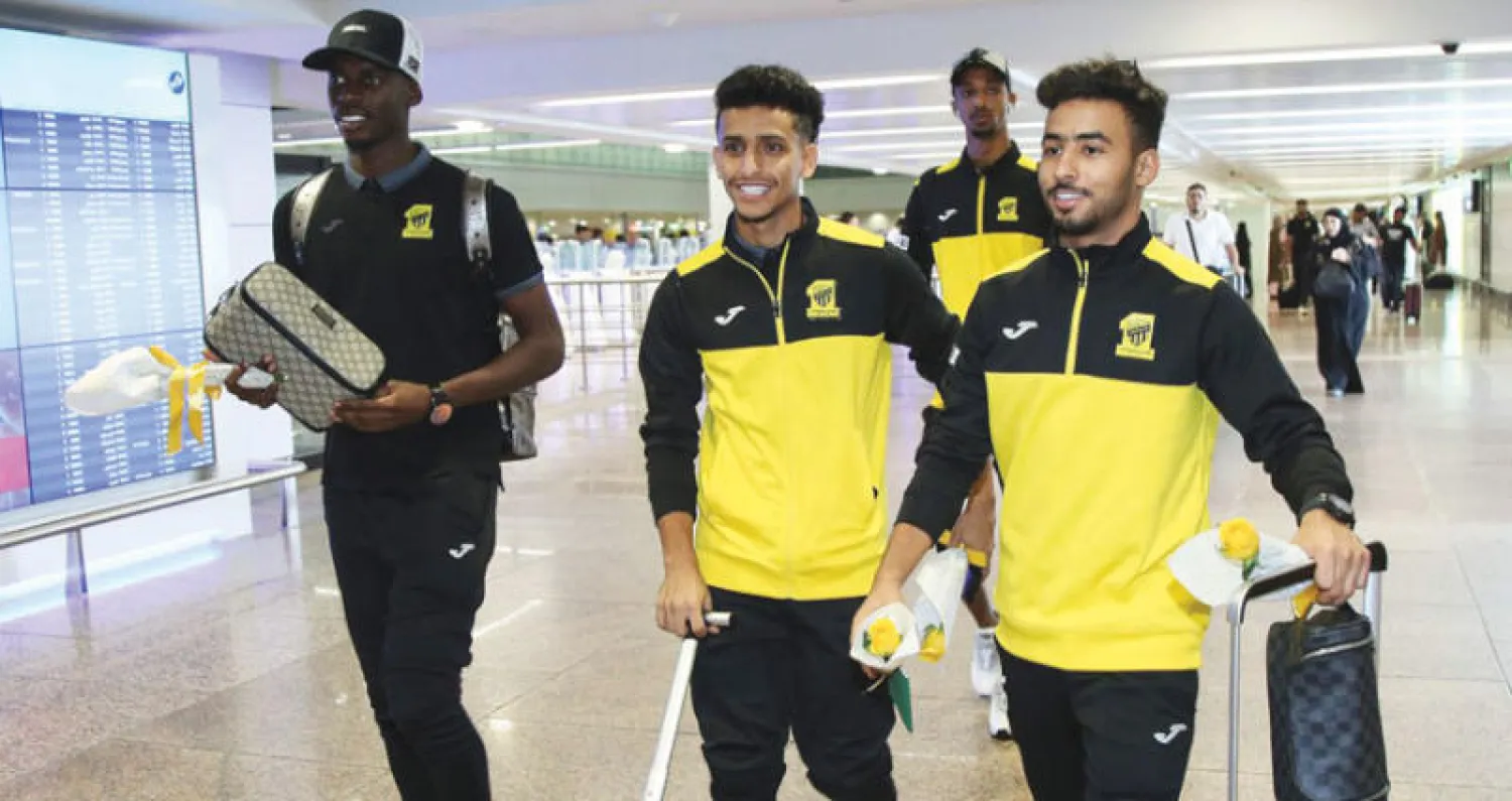 لاعبو الاتحاد لدى وصولهم إلى دبي أمس (المركز الإعلامي بنادي الاتحاد)