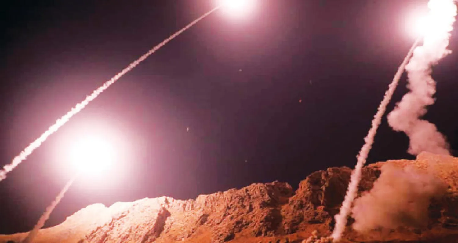 صورة وزعتها طهران لإطلاق صواريخ من غرب إيران على شرق سوريا أمس (أ.ب)