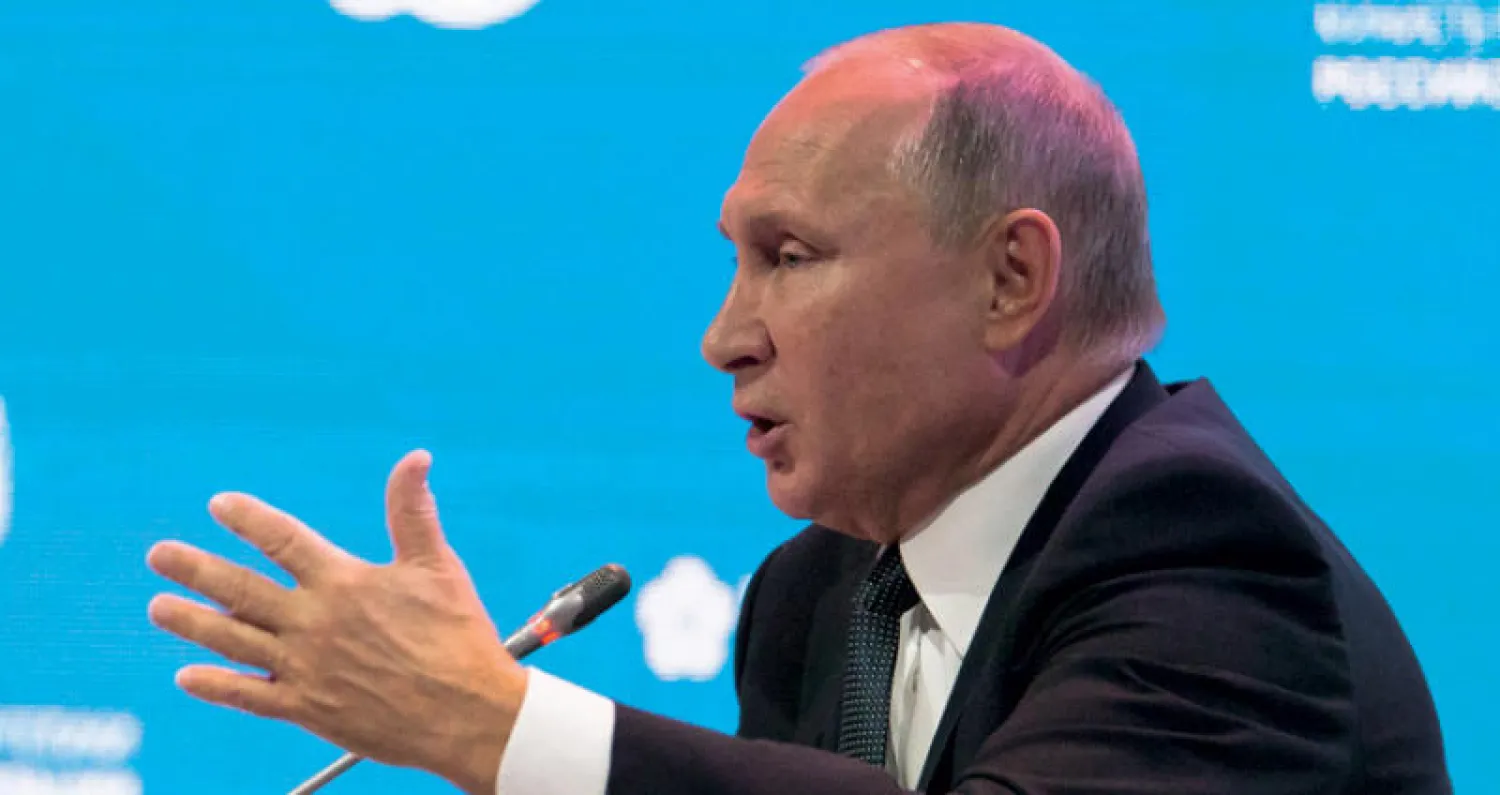 الرئيس الروسي فلاديمير بوتين يتحدث في المنتدى الدولي لأسبوع الطاقة الروسي في موسكو أمس (أ.ف.ب)