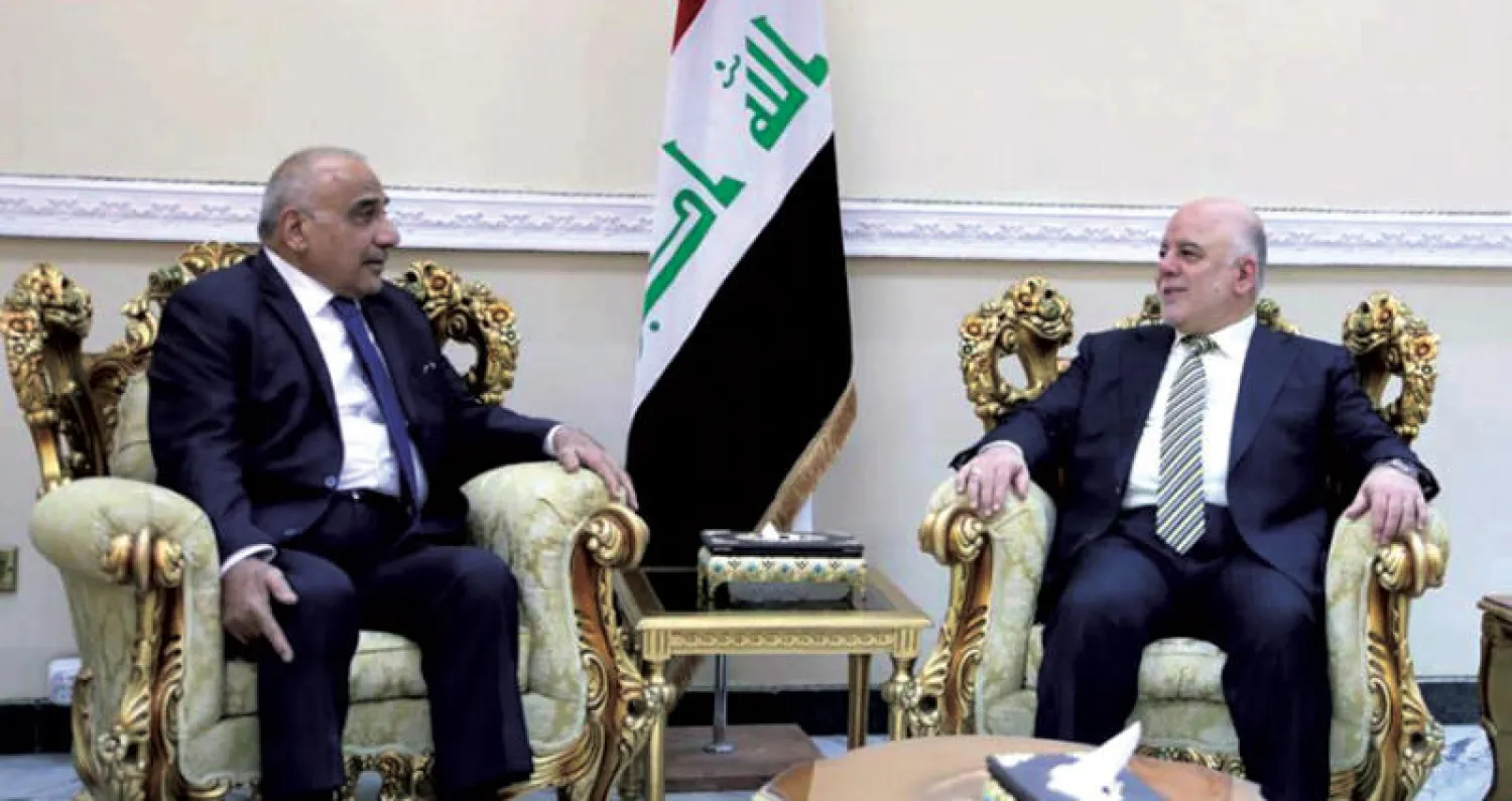العبادي وعبد المهدي خلال لقائهما أمس (الحكومة العراقية)