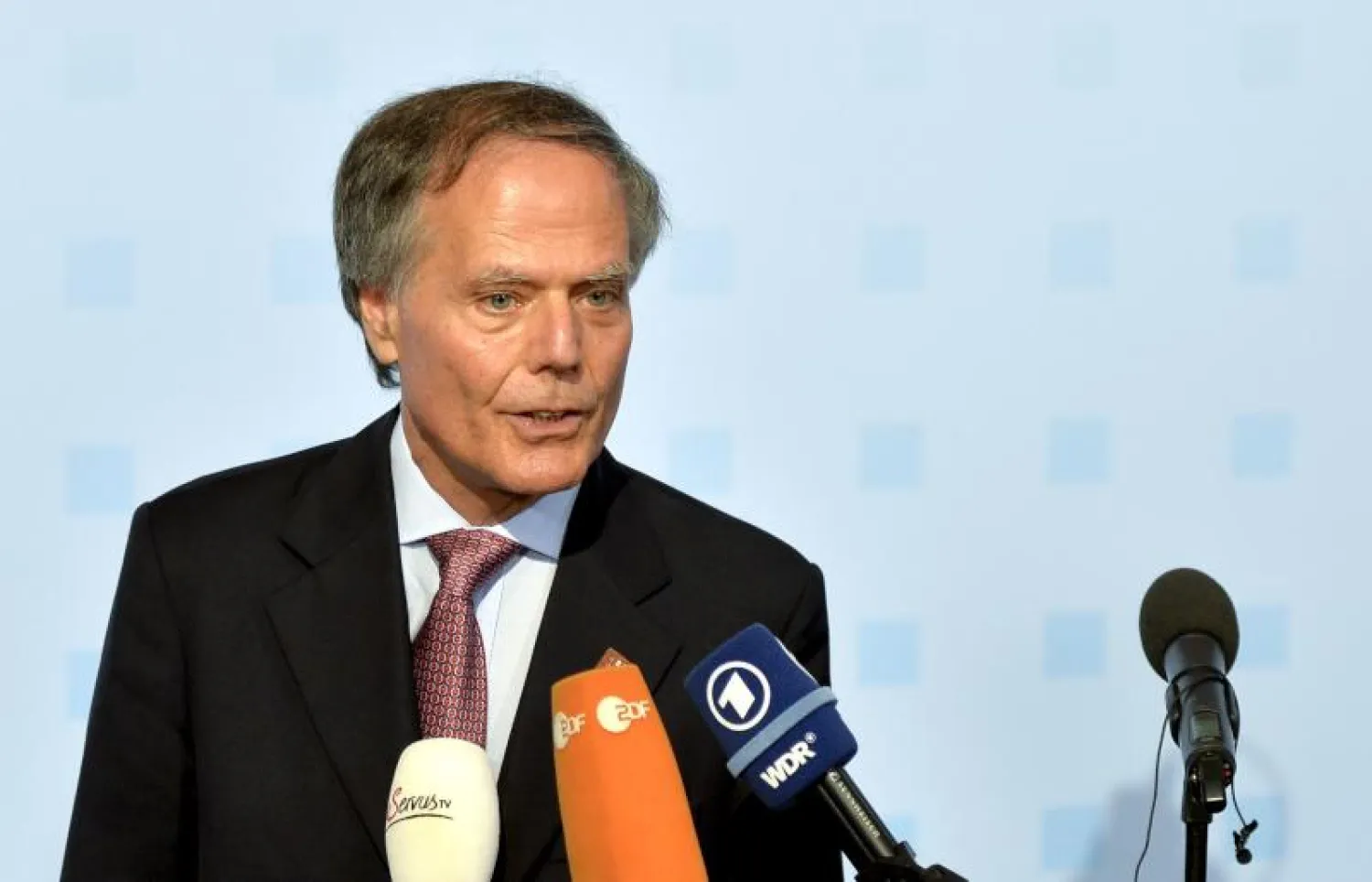 وزير الخارجية الإيطالي إنزو موافيرو ميلانيزي (أ.ف.ب)