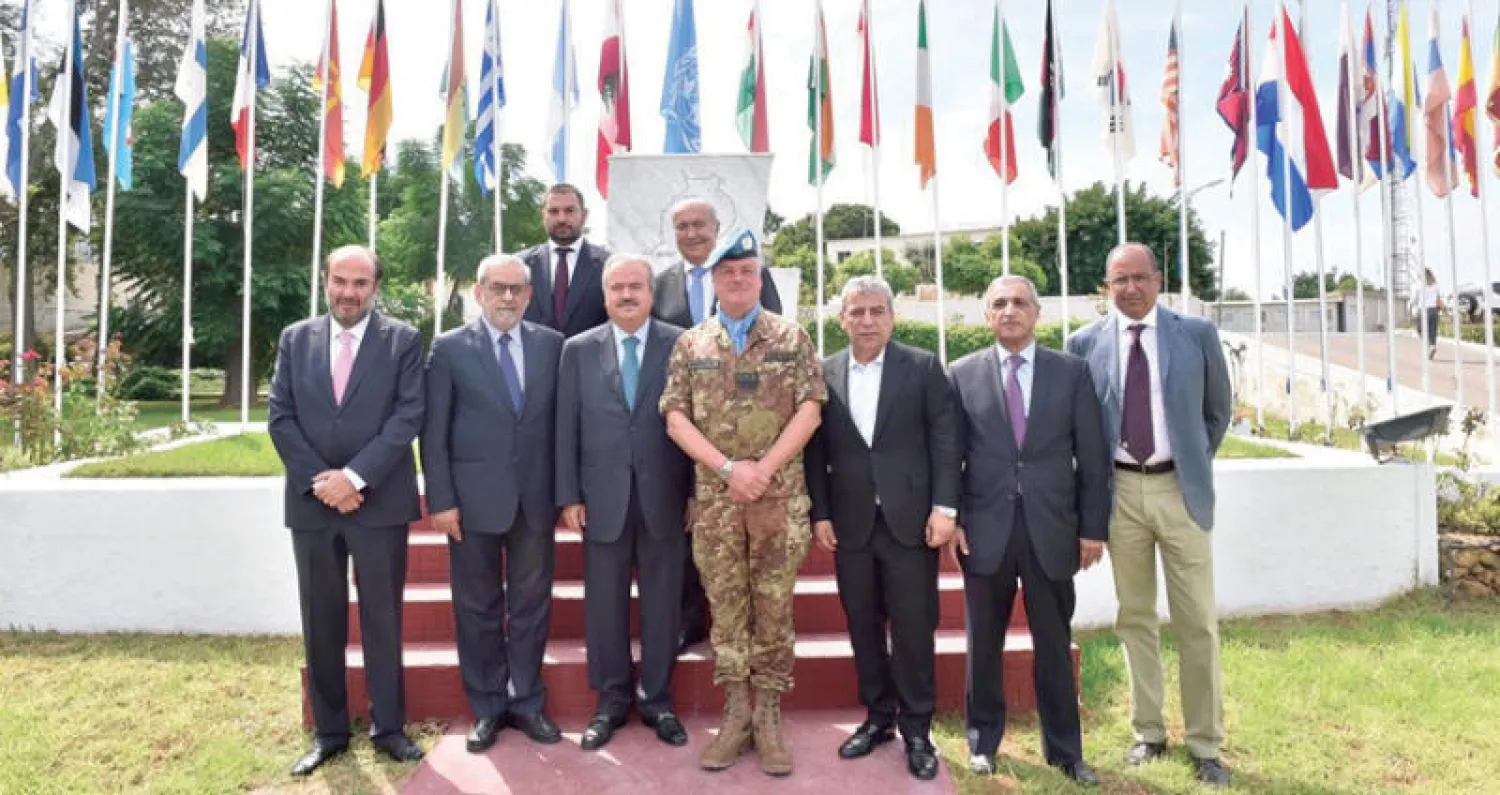 النائب ياسين جابر وقائد «يونيفيل» وأعضاء الوفد النيابي خلال زيارتهم الجنوب أمس (الوكالة الوطنية للإعلام)