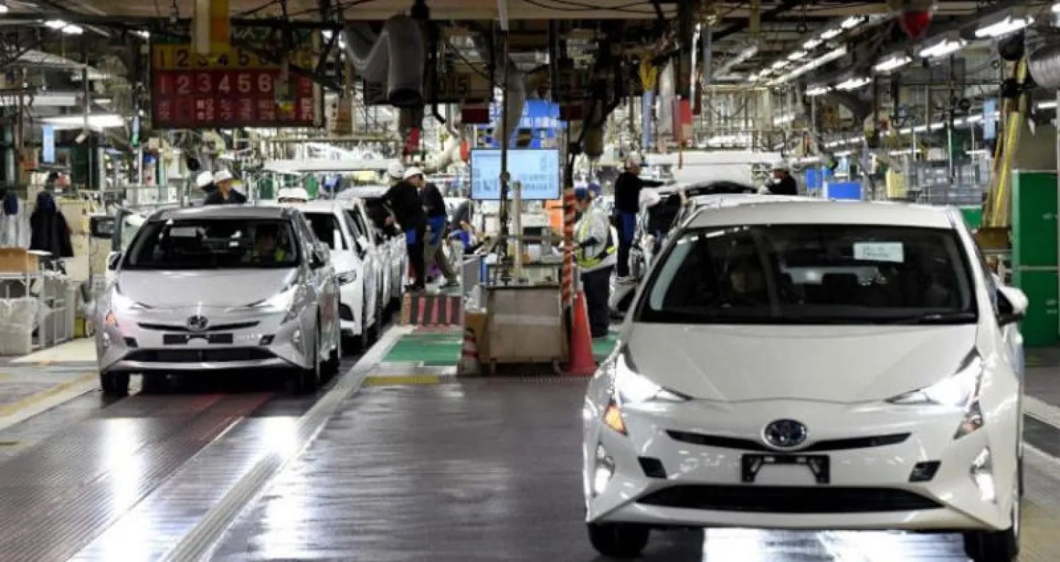 صورة من إنتاج سيارة تويوتا بريوس بمنشأة تسوتسومي في اليابان (أ.ف.ب)