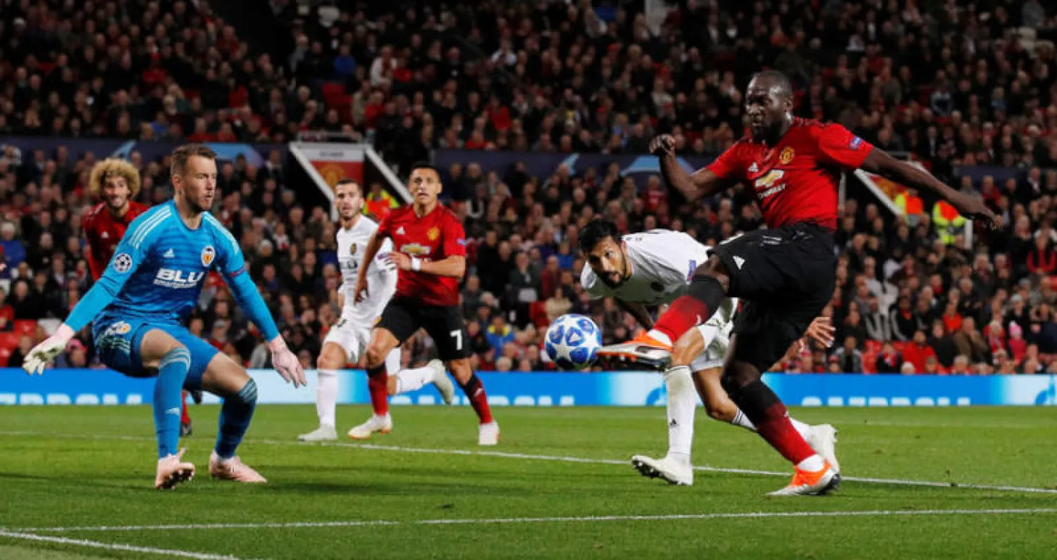 لوكاكو فقد حاسة التهديف (رويترز)