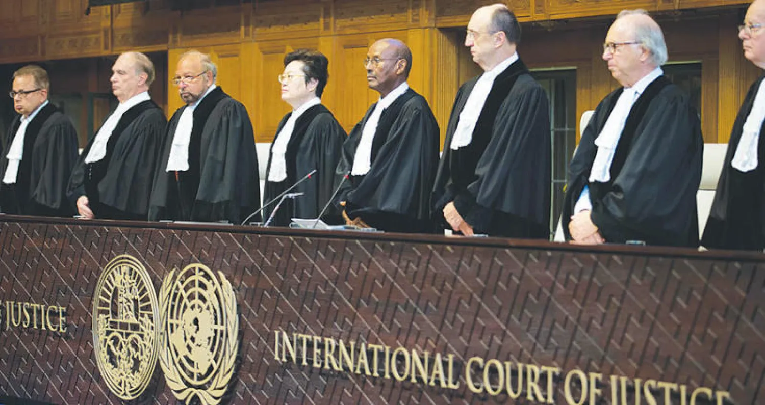 قضاة محكمة العدل الدولية أثناء البت في شكوى إيران ضد العقوبات الأميركية الأربعاء الماضي (أ.ب)