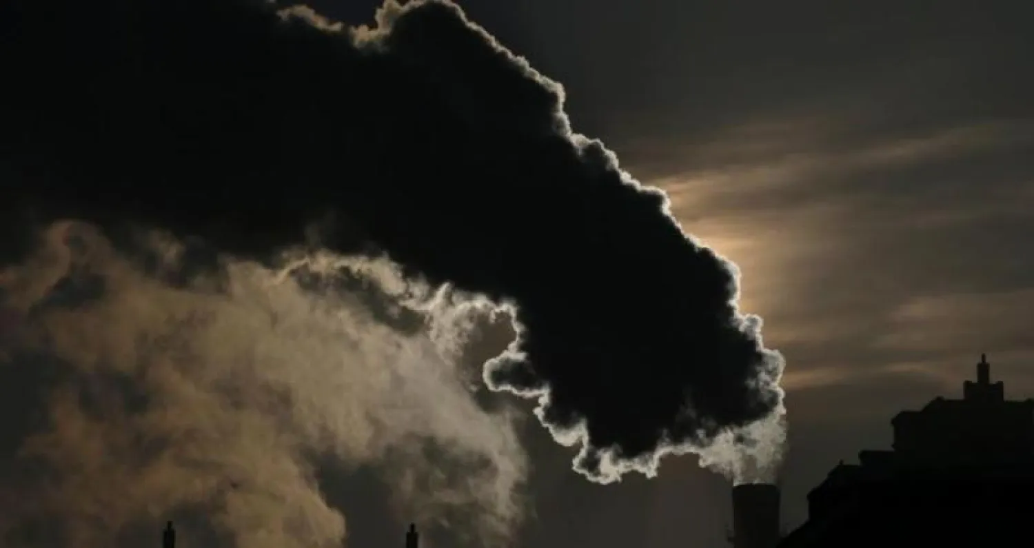 مدخنة في صورة التقطت بالصين (أرشيف - رويترز)