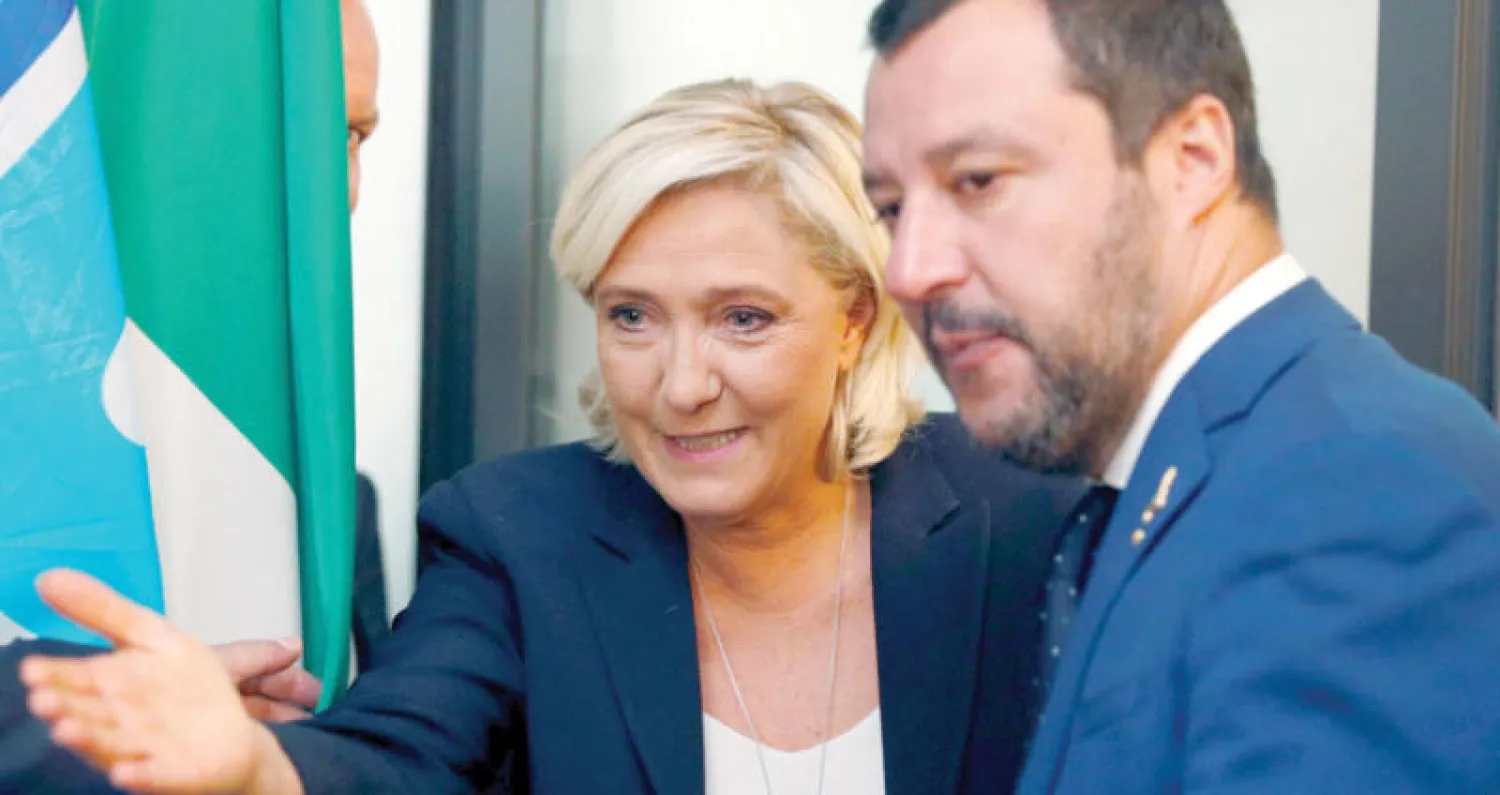 سالفيني مع حليفته زعيمة {الجبهة الوطنية} الفرنسية مارين لوبان في روما (رويترز)