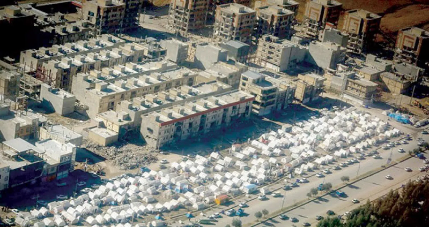 صورة نشرتها وكالة «تسنيم» التابعة لـ«الحرس الثوري» تظهر حجم الدمار بمشروع «مهر» الحكومي حديث البناء جراء الزلزال في كرمانشاه