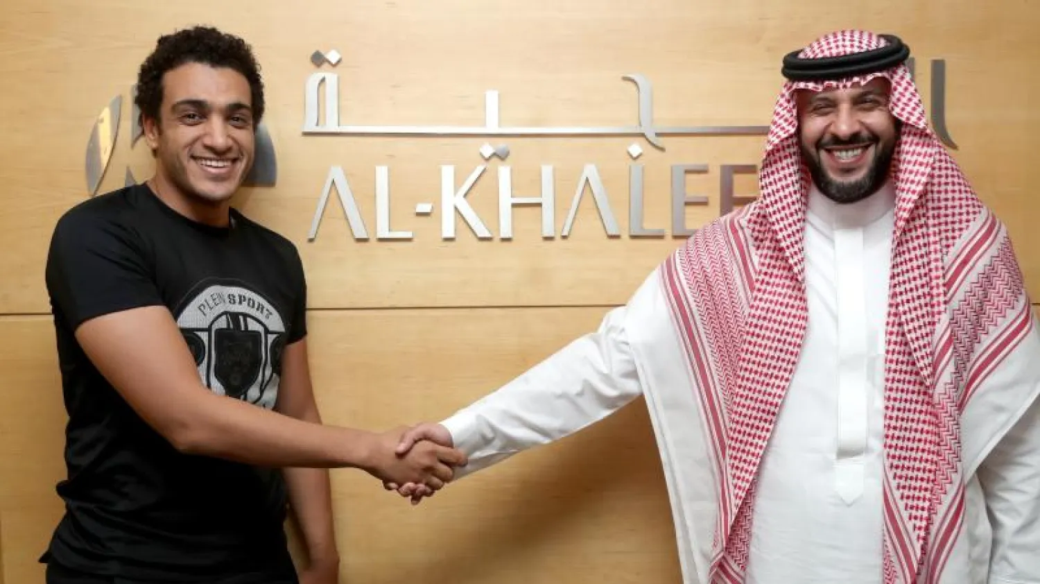 وائل الفايز المدير العام للشركة الخليجية وعبد الرحمن عليوه المدير التنفيذي  لشركة ميديا بان آراب («الشرق الأوسط»)