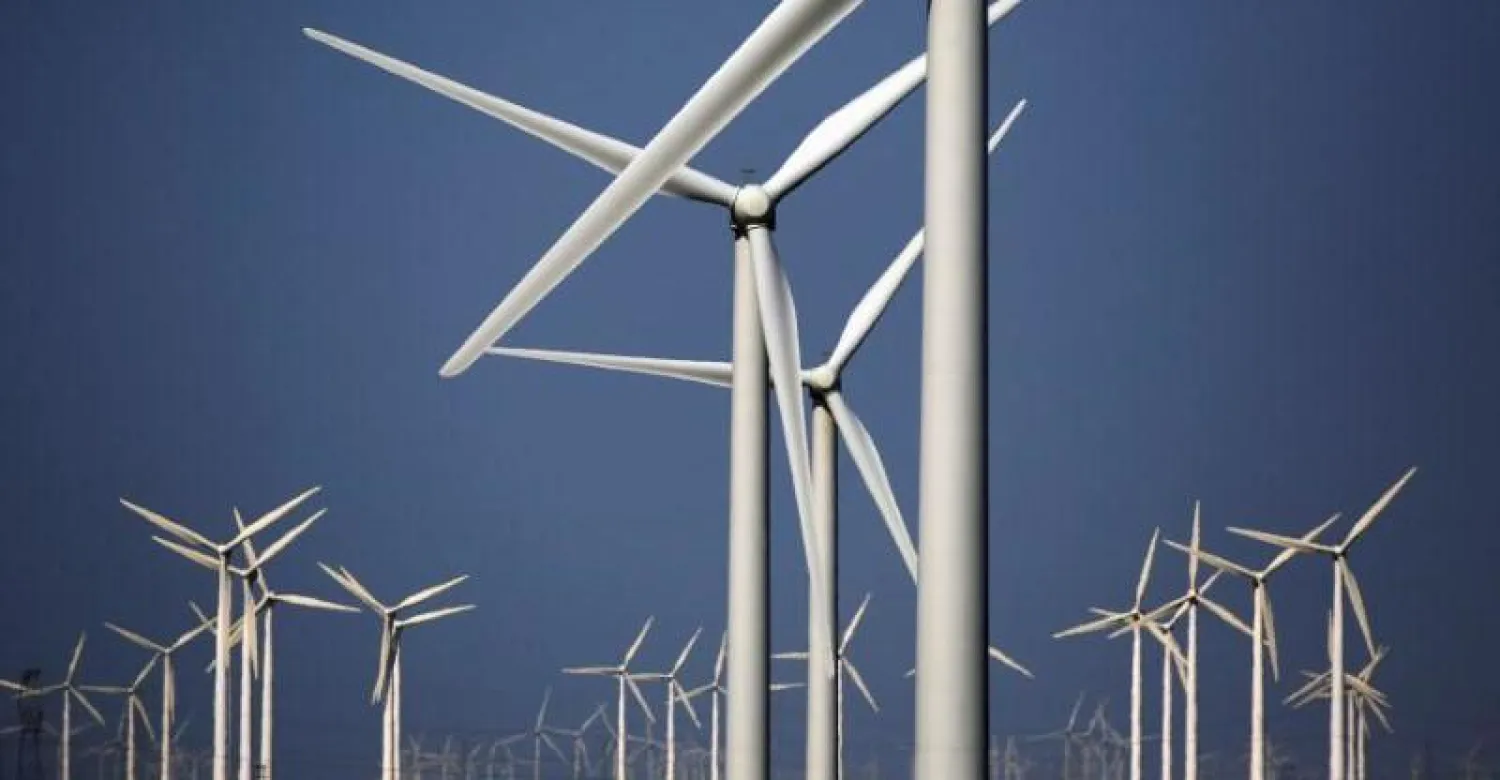 توربينات رياح لتوليد الكهرباء (رويترز)