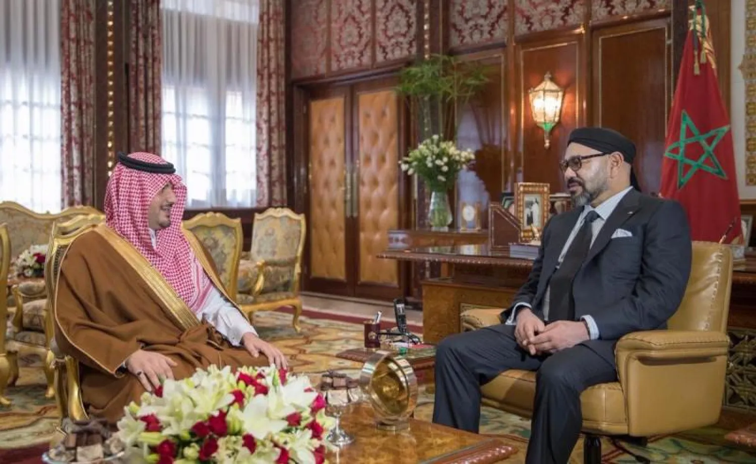 ملك المغرب محمد السادس يستقبل وزير الداخلية السعودي الأمير عبد العزيز بن سعود بن نايف في القصر الملكي بالرباط (واس)