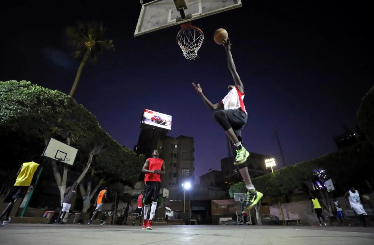 A Sudanese refugee jumps to the hoop during a basketball game in Cairo, Egypt September 24, 2018. (Reuters)