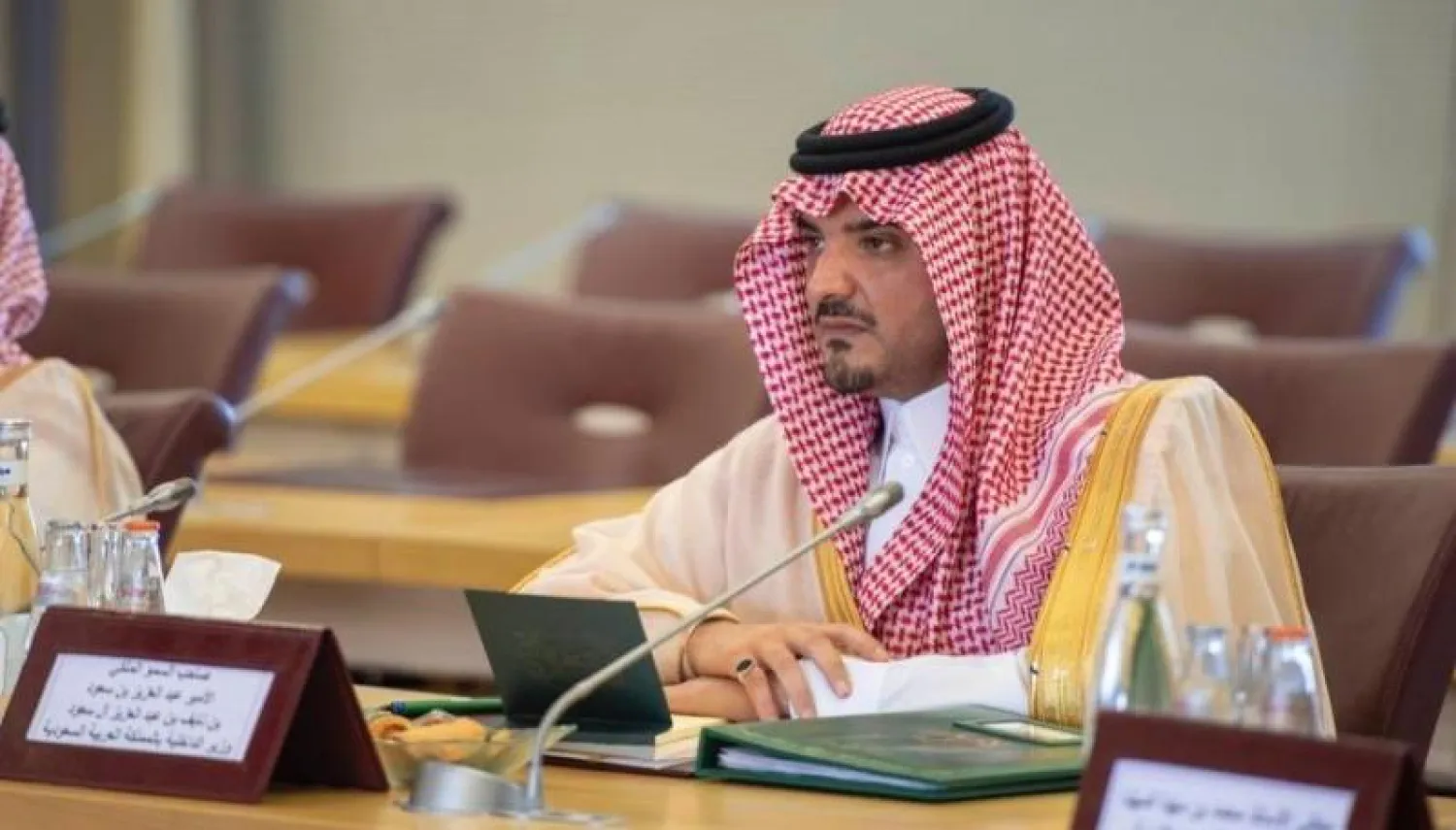 وزير الداخلية السعودي الأمير عبد العزيز بن سعود بن نايف خلال جلسة مباحثات مع نظيره المغربي عبد الوافي لفتيت بالرباط (واس)