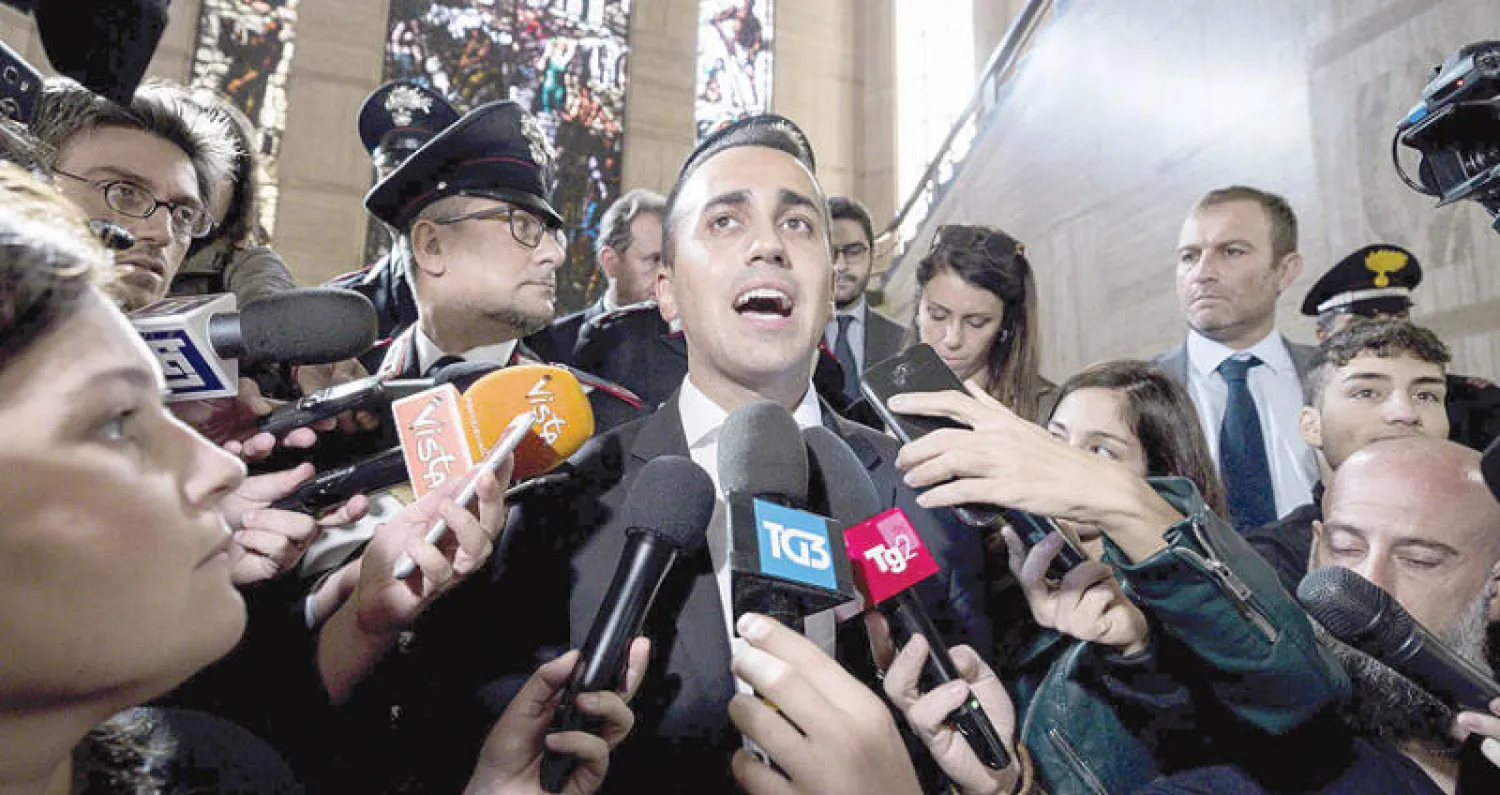 نائب رئيس الوزراء الإيطالي بعد اجتماع أمس  مع النقابة العمالية في شركة أليتاليا (إ.ب.آ)