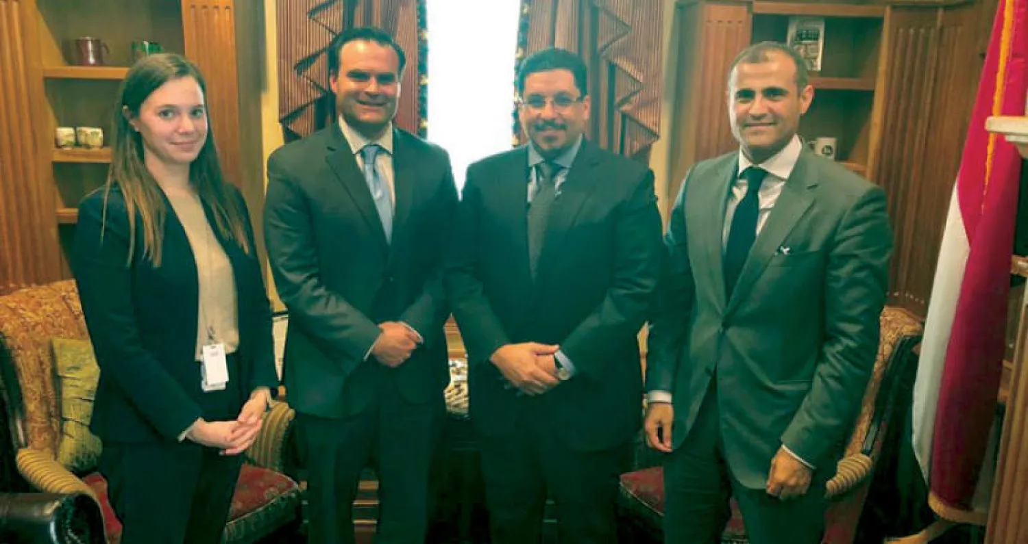 بن مبارك لدى لقائه هارنيش في واشنطن أمس (سبأ)