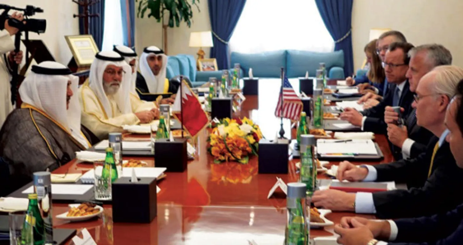 وزير الخارجية البحريني الشيخ خالد بن أحمد بن محمد آل خليفة يجري مباحثات مع نائب وزير الخارجية الأميركي جون سوليفان أول من أمس (بنا)