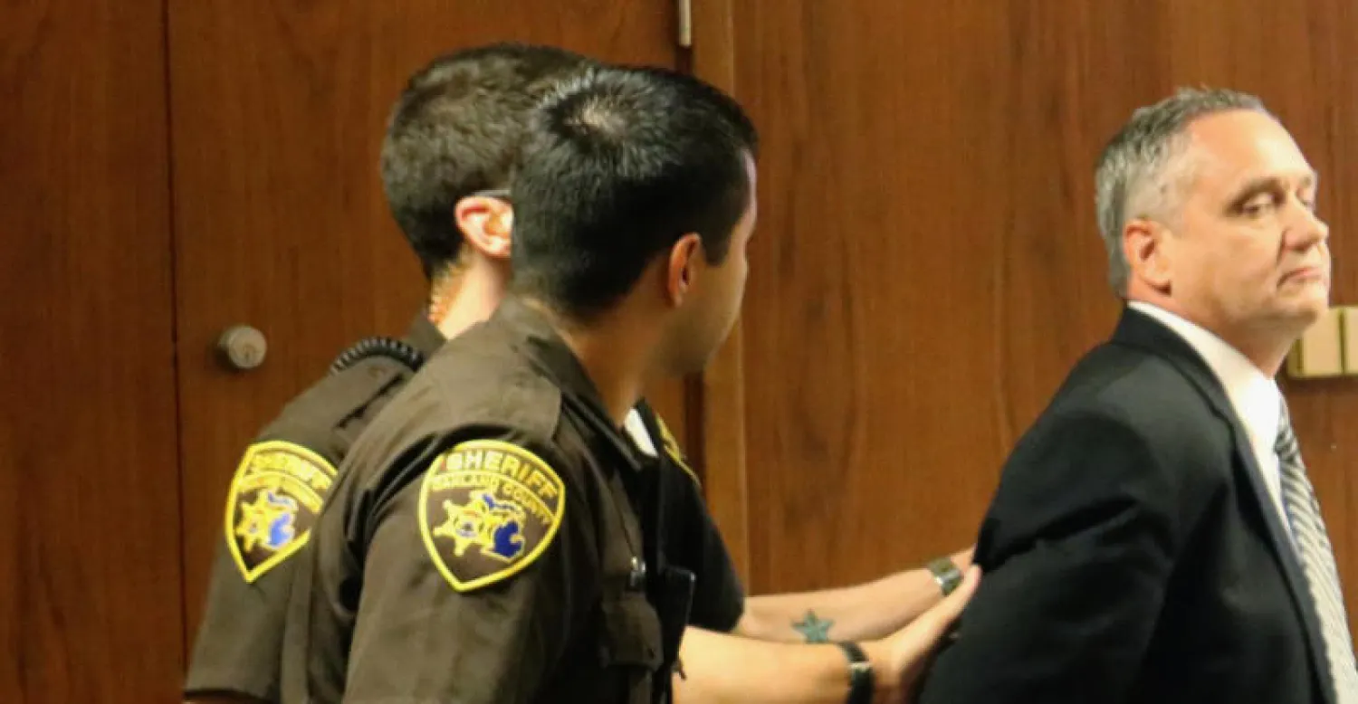 جيفري زيغلر أثناء جلسته بمحكمة مقاطعة أوكلاند الدائرة في بونتياك بميشيغان (أ.ب) 