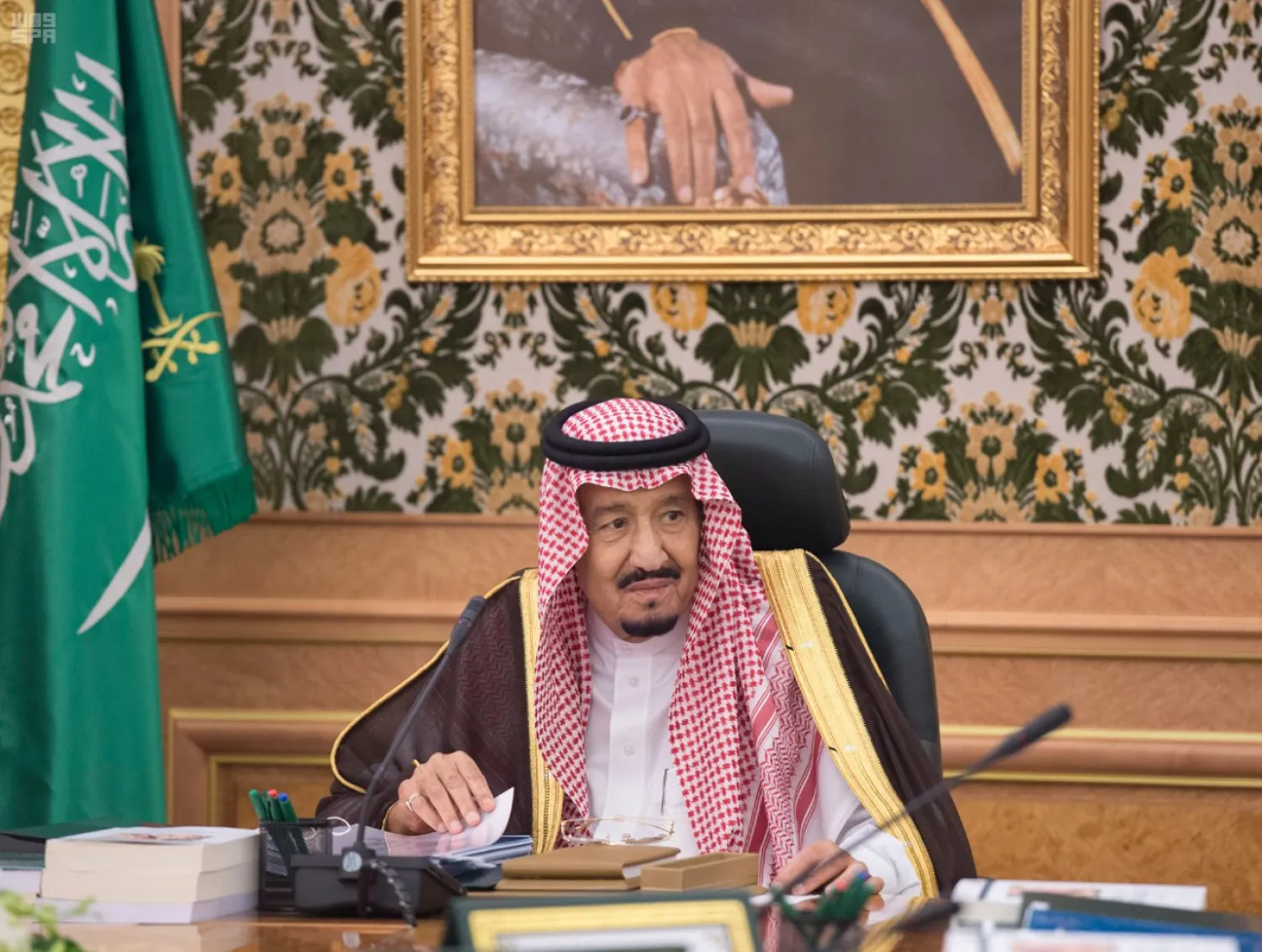 King Salman bin Abdulaziz chairs the King Abdulaziz Foundation's 49th Board of Directors meeting. (SPA)