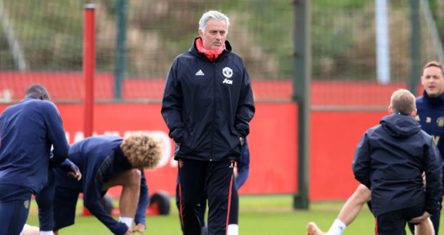 مورينيو ولاعبو يونايتد على موعد مع اختبارات صعبة خلال المباريات الثلاث المقبلة (أ.ف.ب)