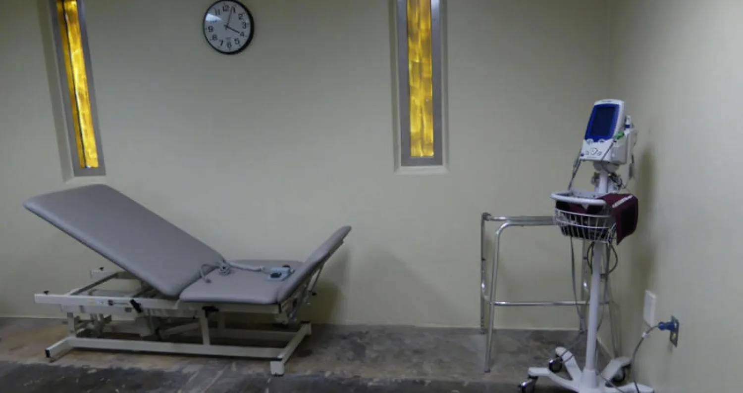 غرفة عيادة داخل معتقل غوانتانامو (ا.ف.ب)