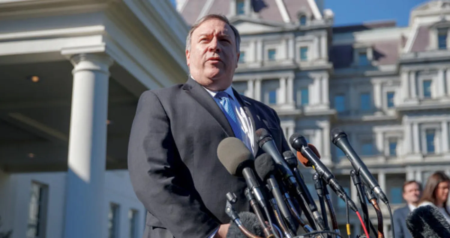 وزير الخارجية الأميركي مايك بومبيو يخاطب الصحافيين خارج البيت الأبيض في واشنطن أمس (إ.ب.أ)