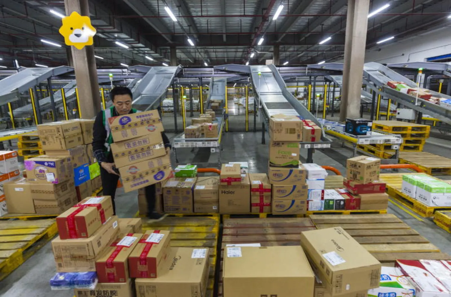 بيانات تشير إلى تباطؤ متواضع في ثاني أكبر اقتصاد بالعالم (إ.ب.أ)