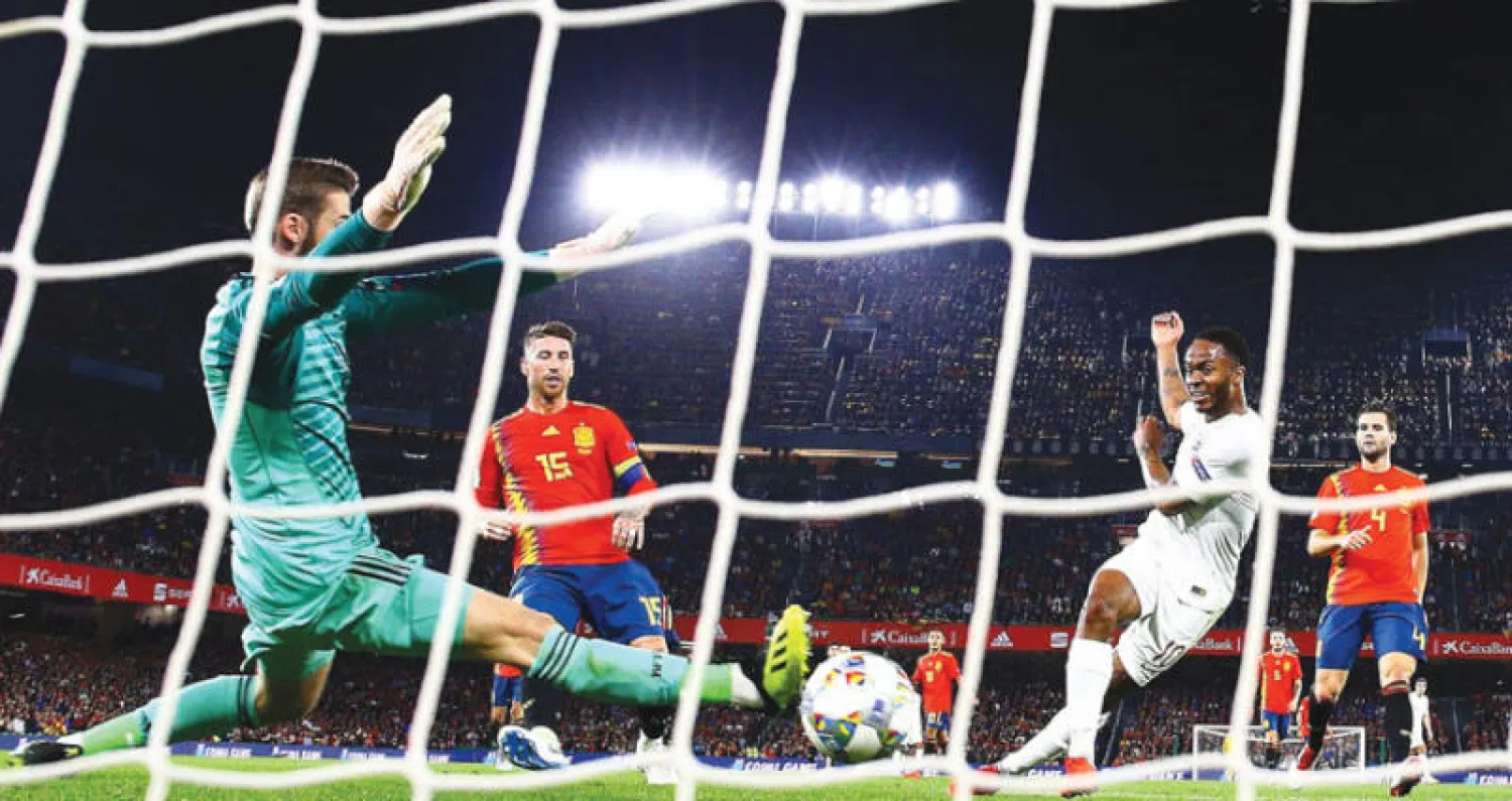 رحيم ستيرلينغ بقميص إنجلترا يسجل هدفه الثاني في مرمى إسبانيا