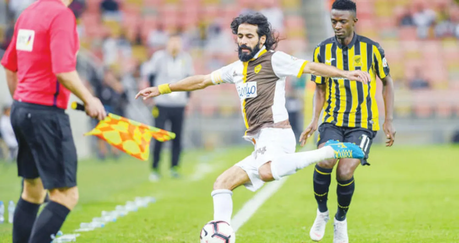 معاذ وعبد الغني خلال المواجهة التي جمعت الاتحاد وأُحد (تصوير: علي خمج)