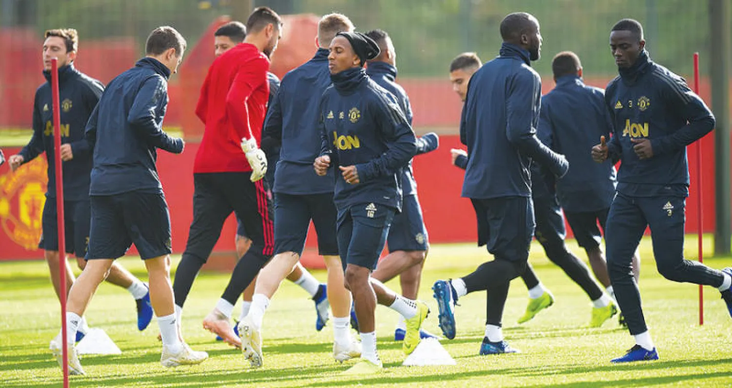 لاعبو مانشستر يونايتد خلال التدريبات امس استعدادا لمواجهة يوفنتوس (أ.ف.ب)