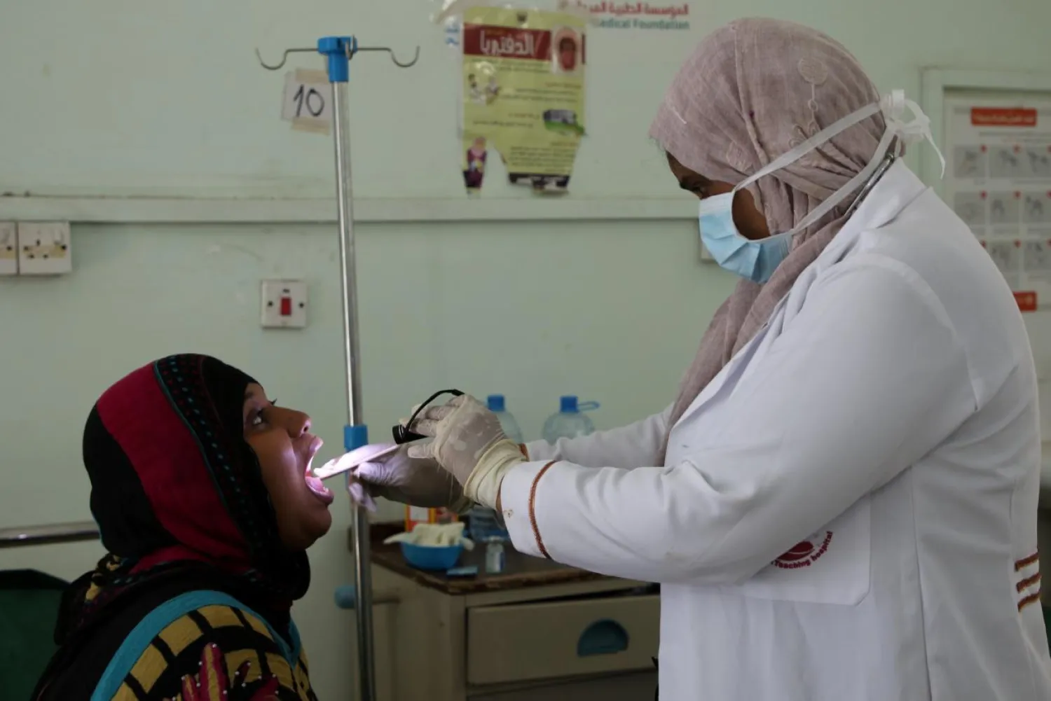 A pediatrician checks a woman infected with diphtheria at a hospital in Aden, Yemen. (Reuters file photo)