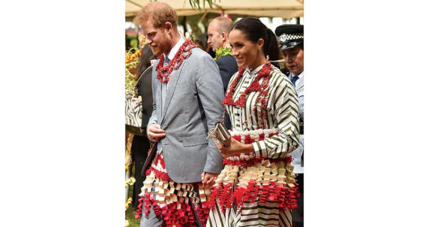 الأمير هاري وزوجته في تونعا (أ.ف.ب)