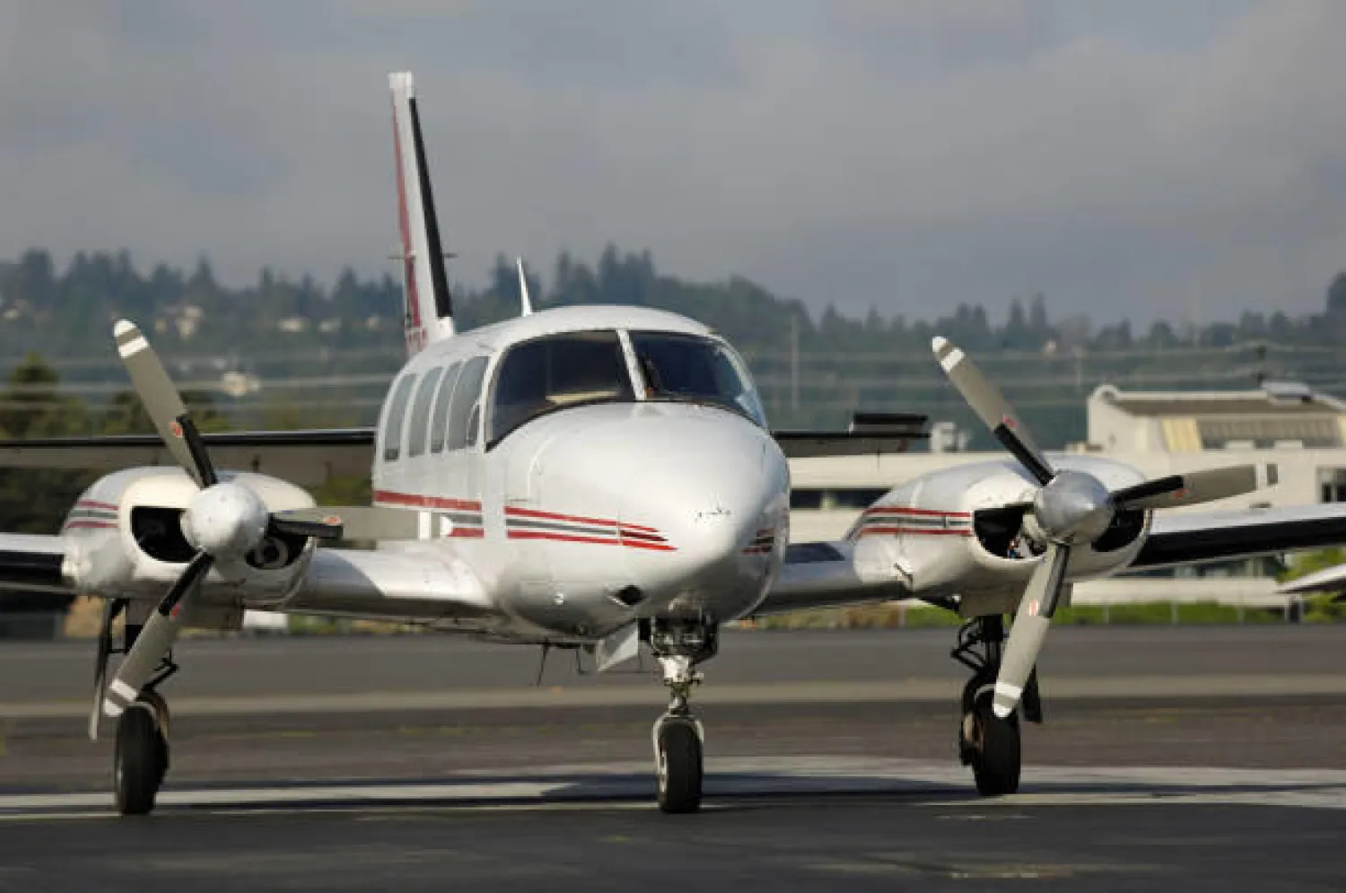 طائرة مدنية من طراز بايبر بي.أيه -31 (غيتي)