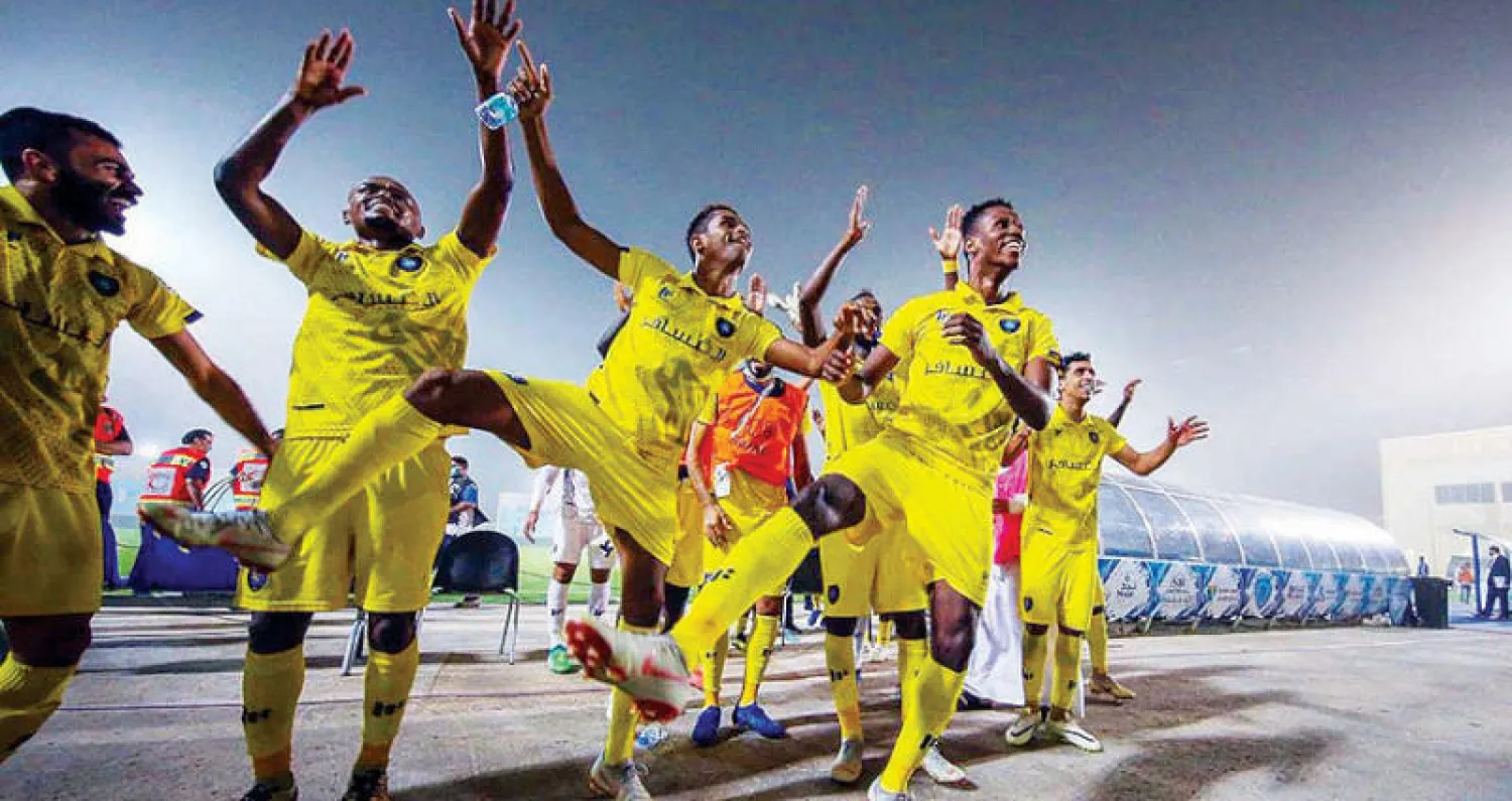 لاعبو التعاون يحتفلون بفوزهم الأخير على الباطن («الشرق الأوسط»)