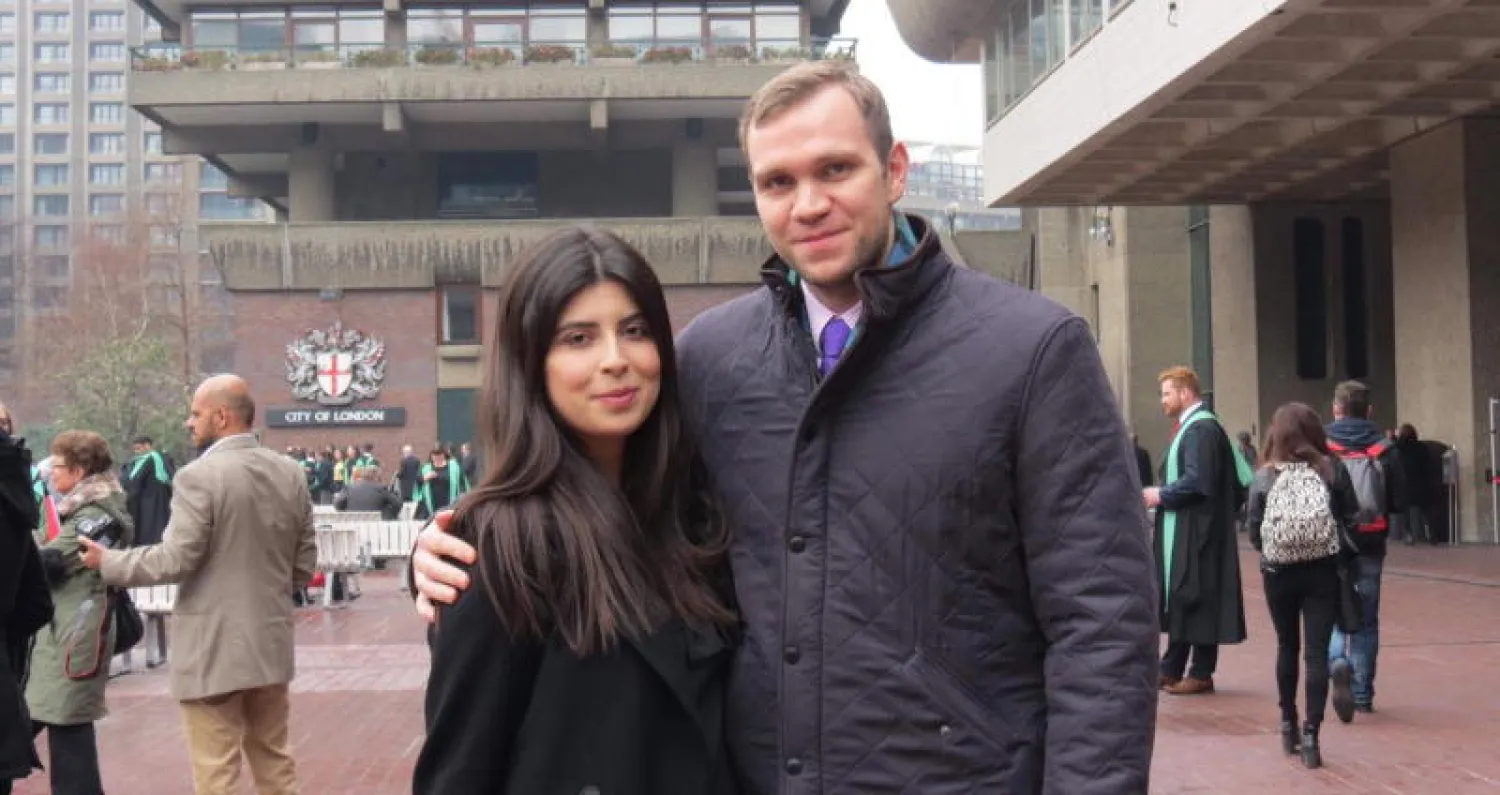 البريطاني ماثيو هيدجز مع زوجته دانييلا تيخادا في لندن (إ.ب.أ)