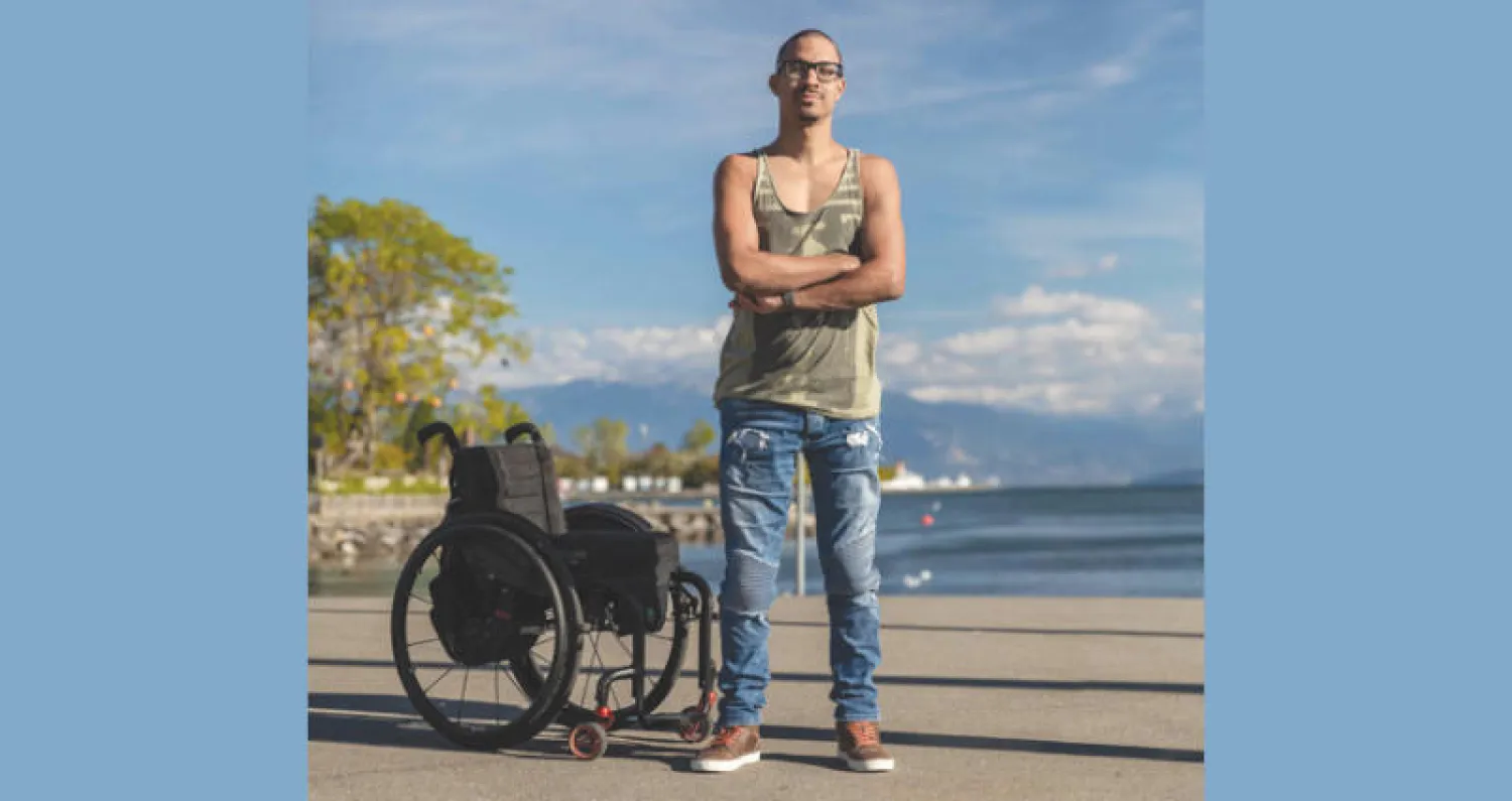 السويسري ديفيد مزي الذي تمكّن من المشي مجدداً بعدما كان أصيب بشلل كامل قبل 7 سنوات (أ.ف.ب)