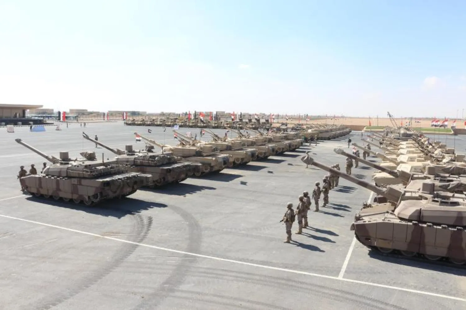 جانب من القوات المشاركة في مناورات «درع العرب 1» (المتحدث العسكري المصري)