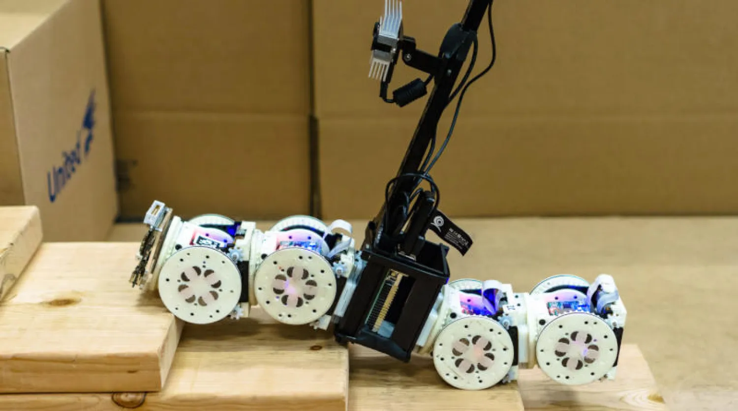 يمكن للروبوت تعديل وظائفه تبعاً للبيئة المحيطة (موقع «تك كرنش»)