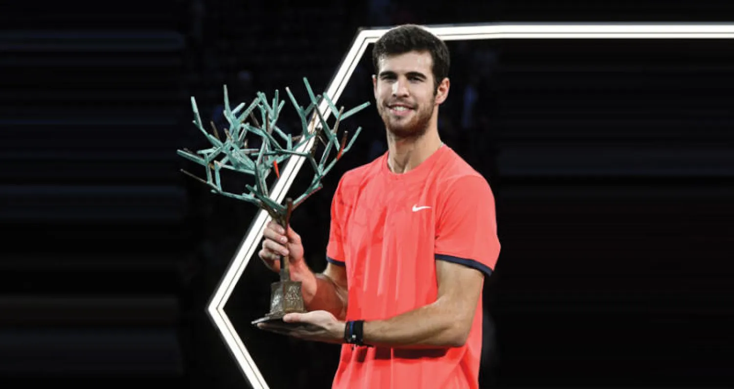 خاتشانوف يحتفل بجائزة دورة بيرسي (أ.ف.ب)