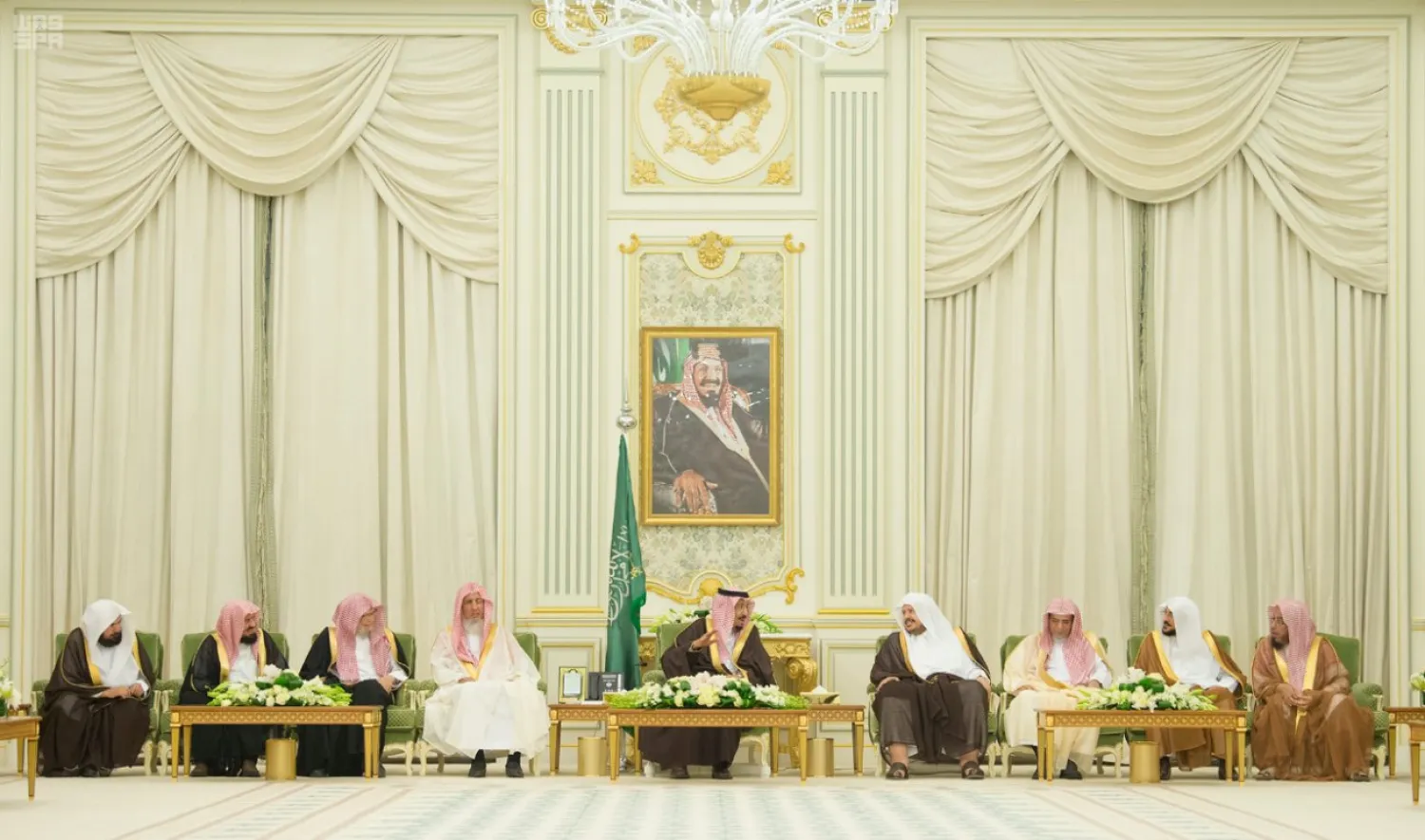 King Salman receives the Grand Mufti and senior scholars in Riyadh. (SPA)