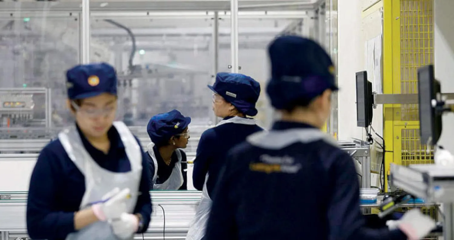 بدأت ملامح التأثر الاقتصادي في الظهور بجنوب شرقي آسيا خصوصاً في القطاع الخاص (رويترز)