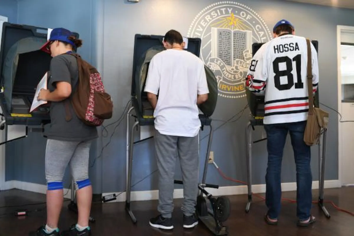 يمثل الناخبون الذين يصوتون للمرة الأولى 16 في المائة من الذين شملهم الاستطلاع (ا.ف.ب)