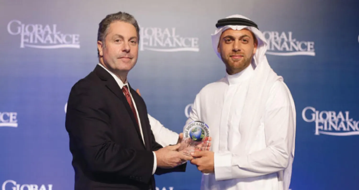 {البنك الأهلي} الأفضل في المصرفية الإلكترونية للأفراد والشركات