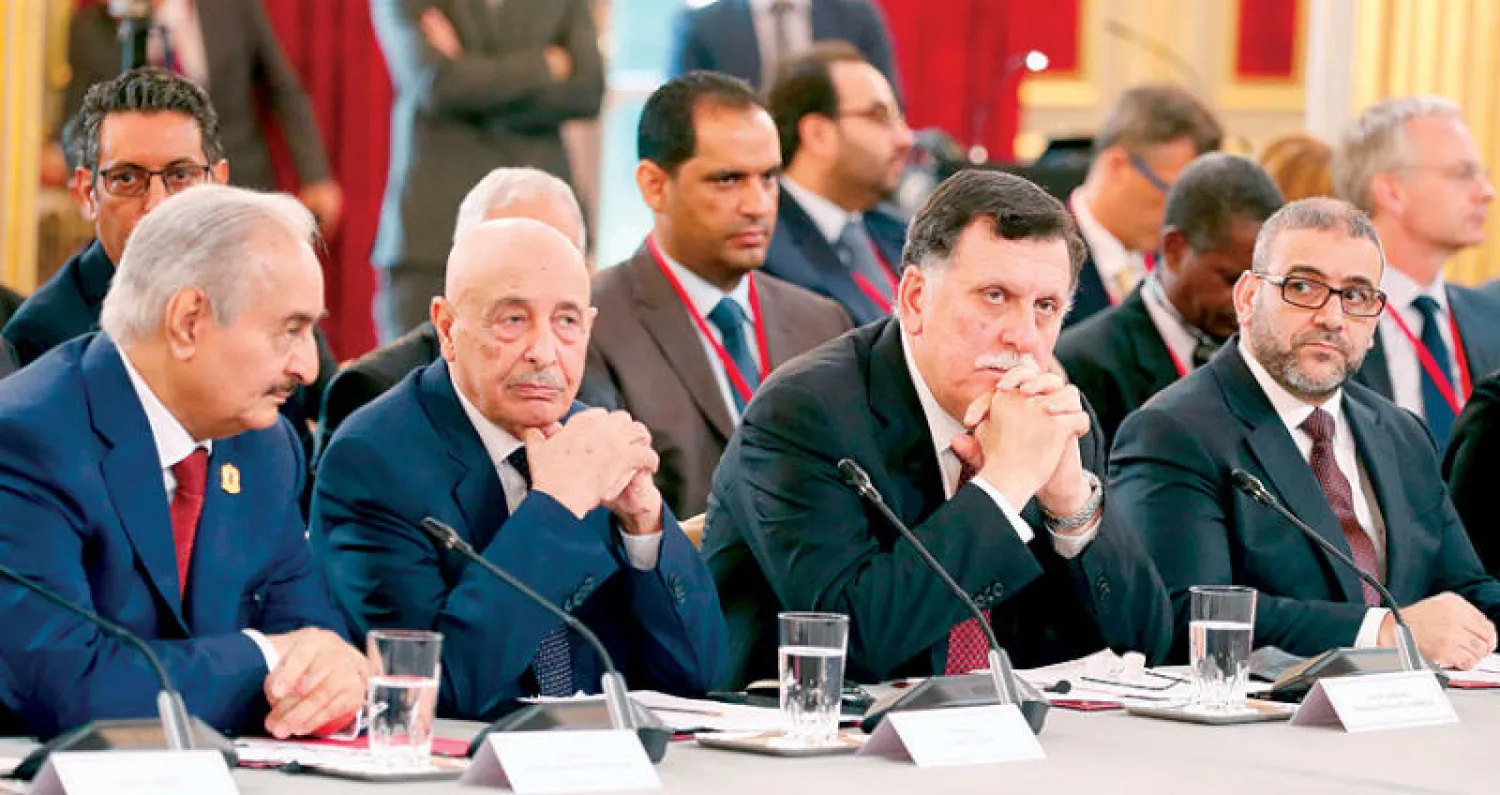 صورة أرشيفية تجمع المشير خليفة حفتر وفائز السراج وخالد المشري وعقيلة صالح خلال اجتماع باريس  الذي جرى خلاله الاتفاق على إجراء الانتخابات الليبية في ديسمبر المقبل (أ.ف.ب)