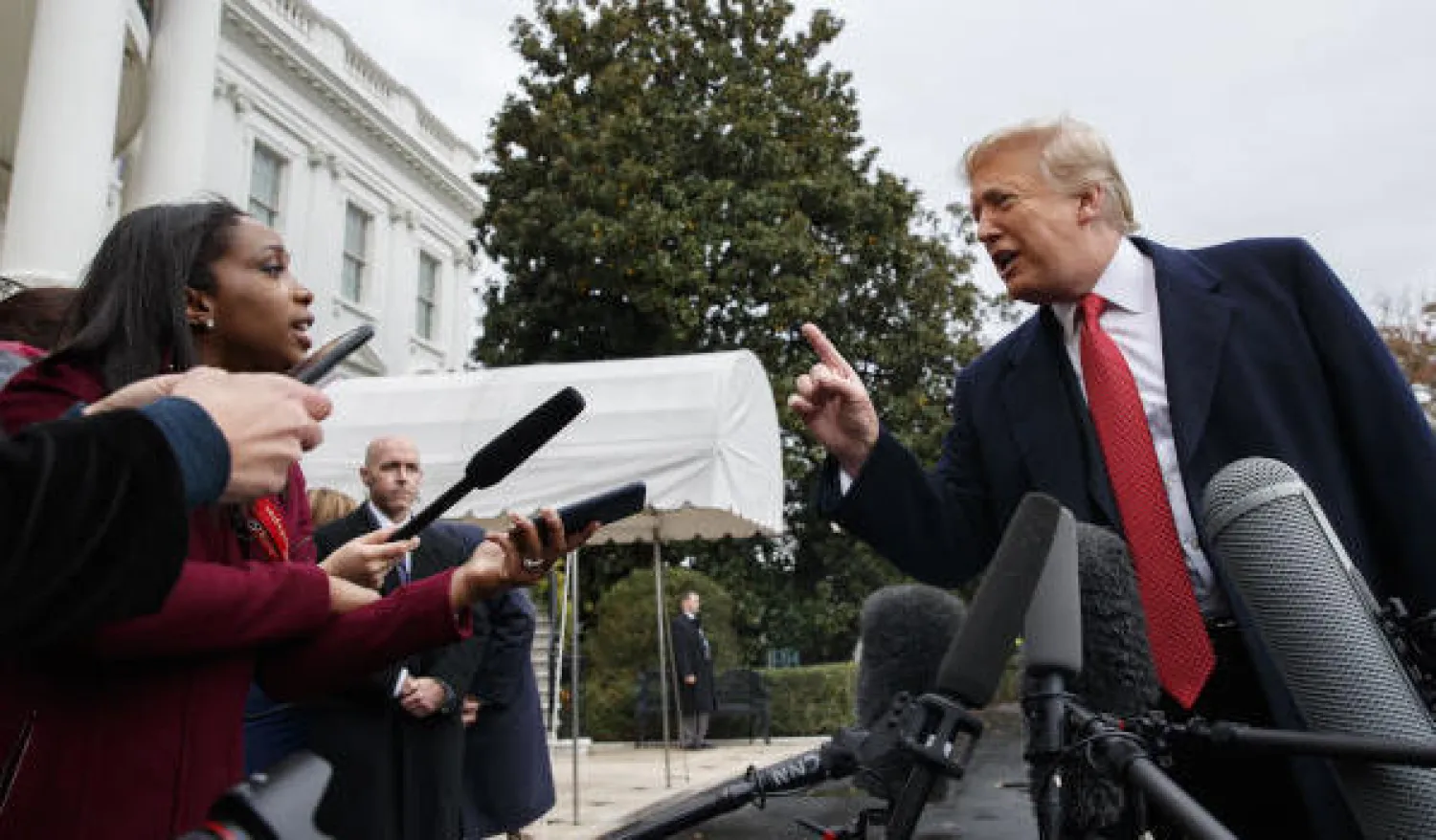 بالفيديو... ترمب يهاجم «سي إن إن» مجدداً: أسئلتكم غبية