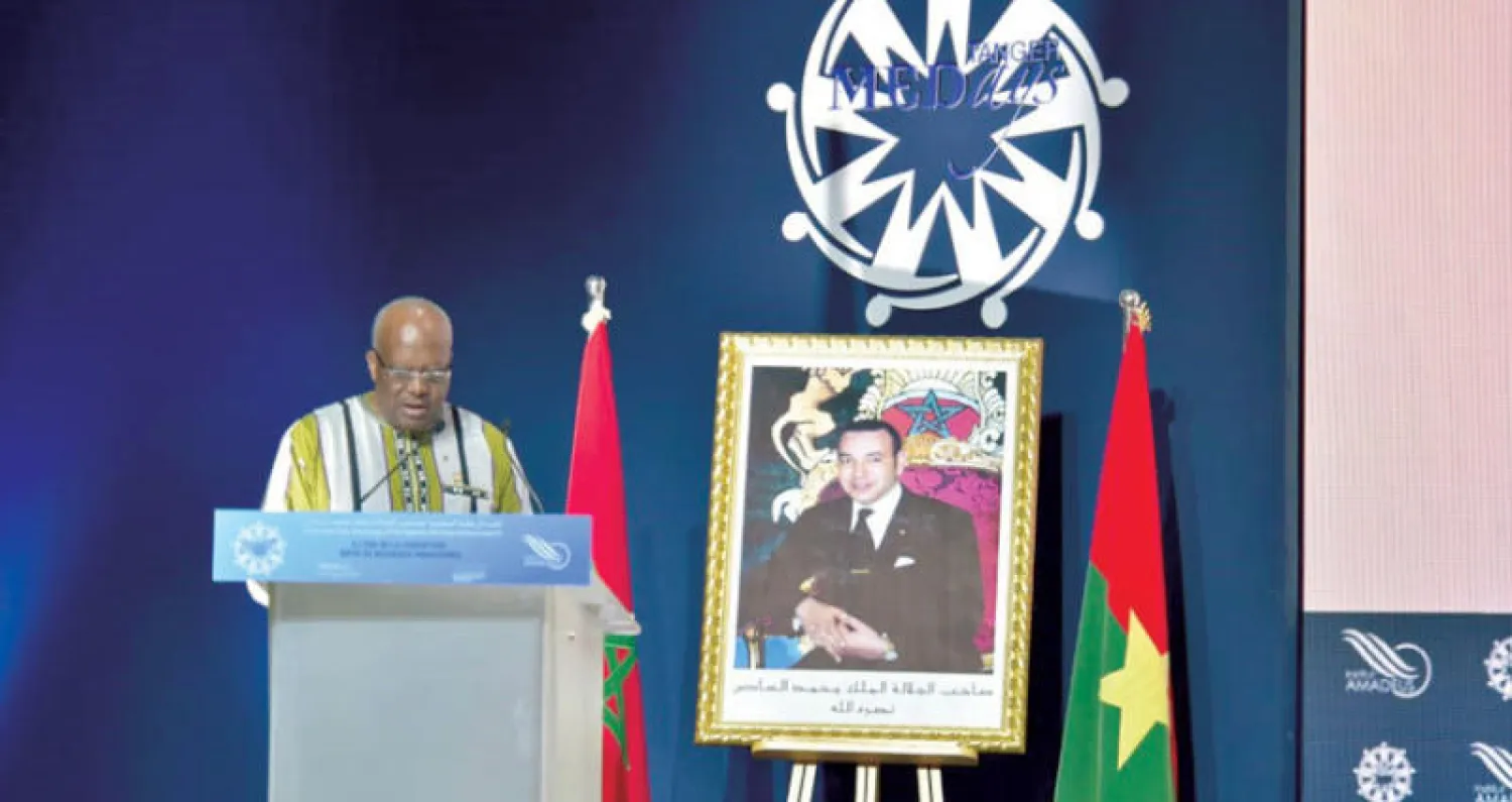 الرئيس البوركينابي يتحدث في منتدى {ميدايز} الذي احتضنته طنجة أمس («الشرق الأوسط»)