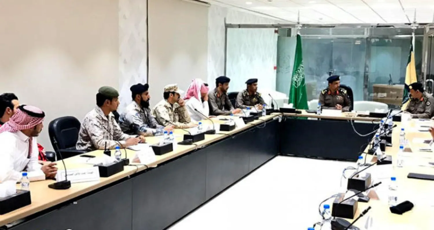 جانب من اجتماع اللجنة الفورية للدفاع المدني بمنطقة الرياض  برئاسة اللواء سعد الراجح («الشرق الأوسط»)