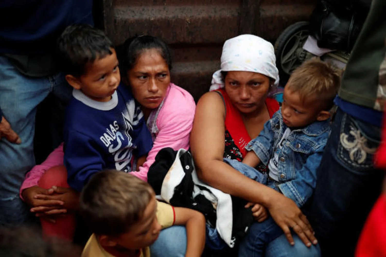 مهاجرون ضمن قافلة متجهة للولايات المتحدة (رويترز)