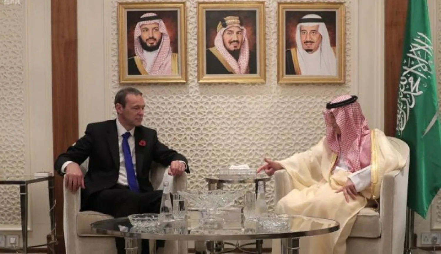 وزير الخارجية السعودي عادل الجبير لدى لقائه المبعوث الخاص لرئيسة وزراء بريطانيا سايمون ماكدونالد (واس)