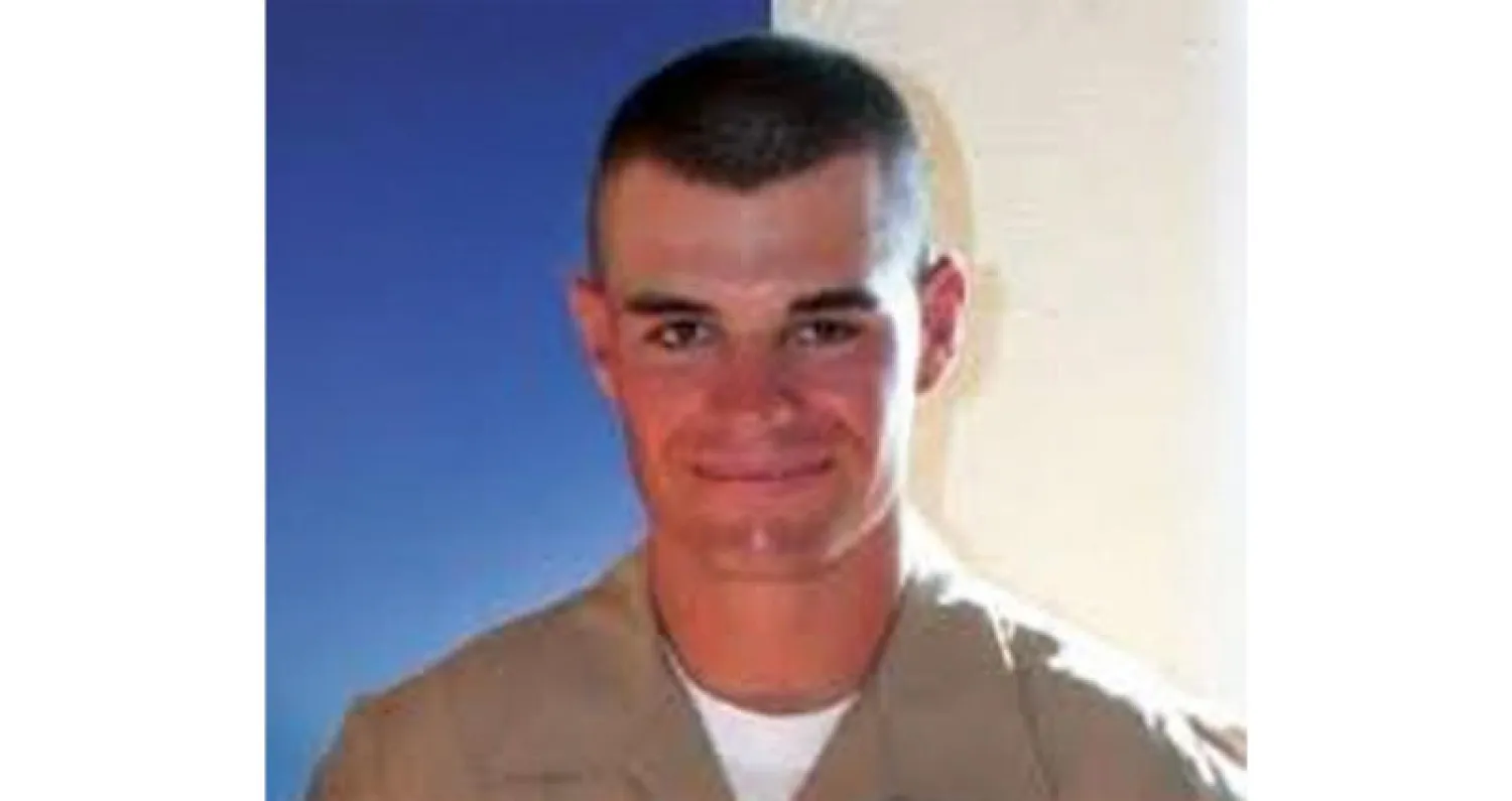 إيان لونغ مرتكب مذبحة كاليفورنيا يوم الجمعة