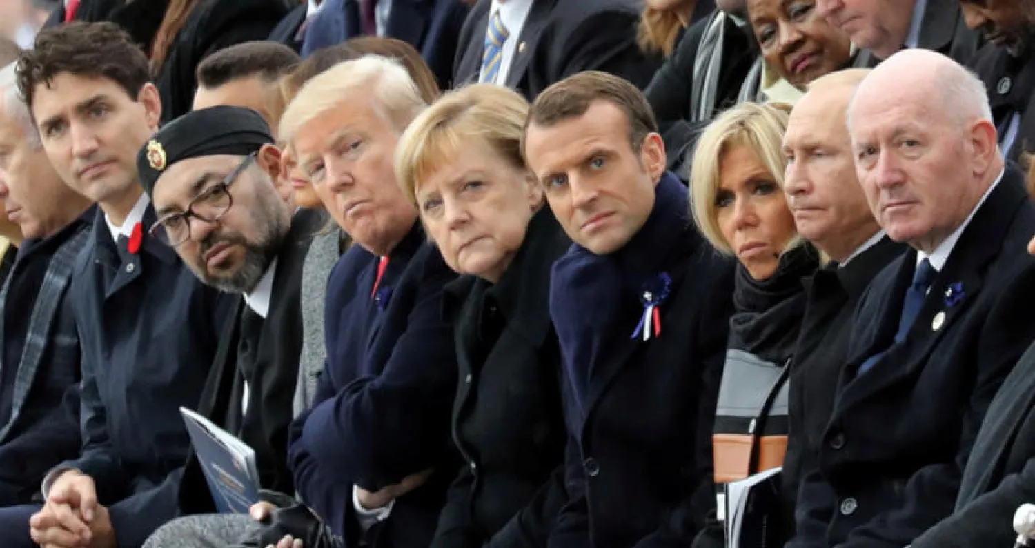 قادة مشاركون في احتفالات مئوية الحرب العالمية الأولى عند قوس النصر في باريس أمس (رويترز)